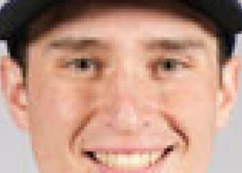 Kevin Kelly gets four-out save against Royals