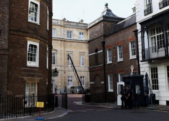 Police officers stand guard outside a rear entrance to Clarence House, an official residence of Britain’s King Charles, in London, on Tuesday. Photo: Reuters