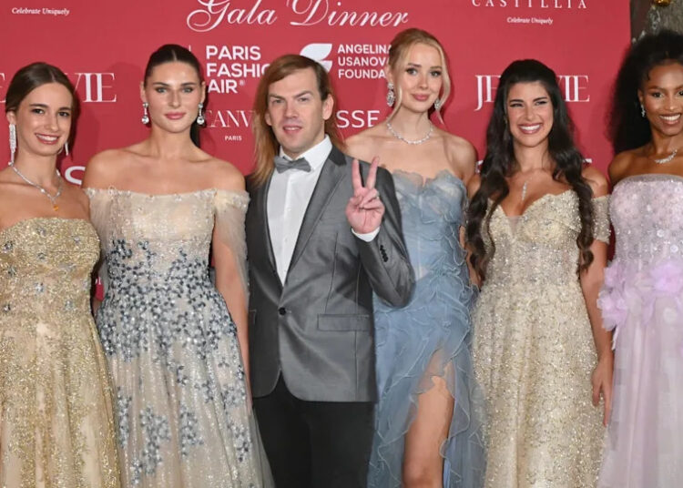 Miss Universe Contestants Walk Out on Director Following Offensive Mexico Comments