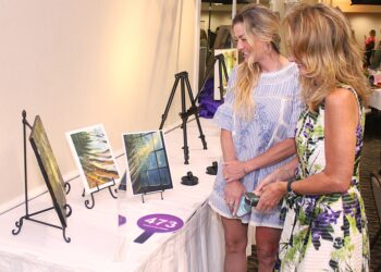 Lake ADAMHS Board's Celebrity Art Auction draws crowd