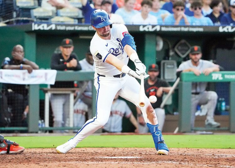 Late-game heroics help Royals take down Giants 4-3
