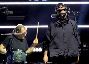 Liam Gallagher responds to fan's request for new Oasis album