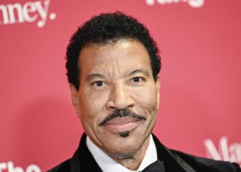 Lionel Richie 'doing well' after tour pauses for health issue