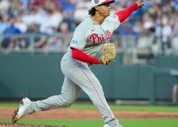 Luzardo, Phils defeat Royals 6-1 on 4th of July