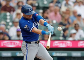Massey's blast lifts Royals past Tigers 5-4