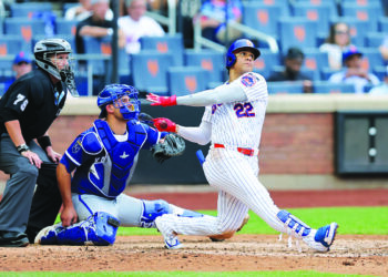 Mets score five in fifth to get past Royals, win first series in month