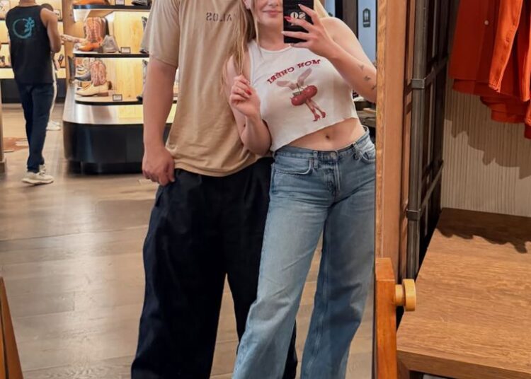 Nolan Gould and Ariel Winter in a selfieCredit: Ariel Winter/Instagram