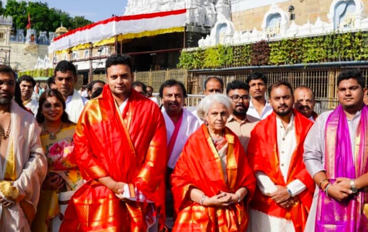 Mysore Royal Family Offers Prayers at Tirumala