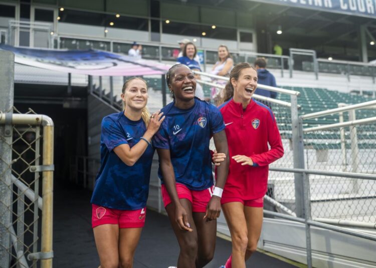 CouragevsUtah_SanchesIjehWeatherholtLaugh_CAM