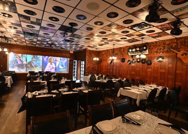 New Sarasota restaurant serves up food and live music plans