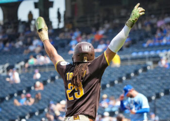Padres Win 19-2 Route Over Royals As Offense Breaks Out