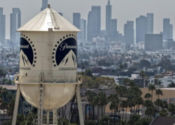 Paramount agrees to delay Warner Bros. merger 