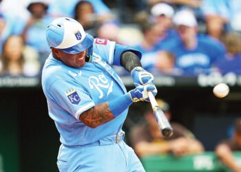 Perez belts home run as Royals defeat Padres 6-1