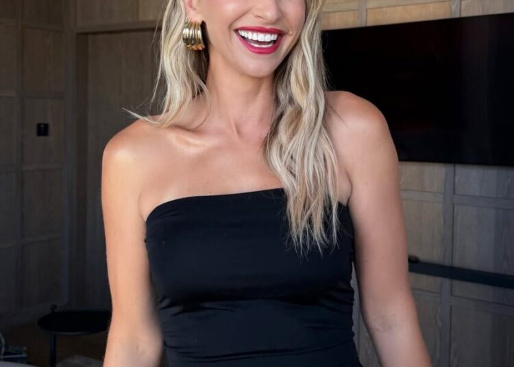 Pregnant Vogue Williams Says She’s Been Kicked Out of Supermarkets for Wearing Just a Bikini