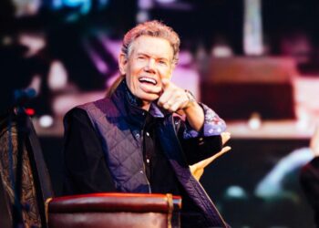 Randy Travis Previews New Album of Unreleased Songs