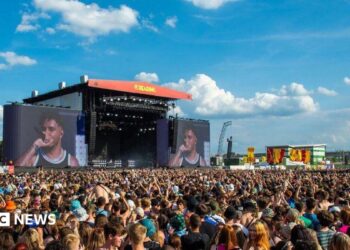 crowd at Reading festival 2022