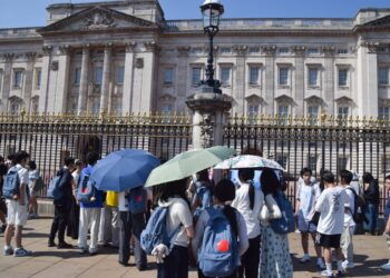Royal Family live: William and Kate make surprise Wimbledon visit with Princess Charlotte and Prince George