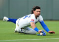 Royals' Jac Caglianone leaves win over Giants early due to shoulder injury after awkward dive