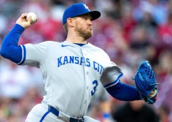 Royals RHP Stephen Kolek (flexor) hurt on rehab assignment, placed on IL