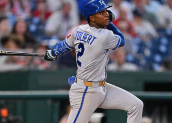 Royals' Tolbert ties MLB record with hits in 12 straight