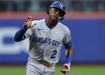 Royals rally to beat Mets after giving up 'Little League home run' as Tyler Tolbert matches record with 12th straight hit