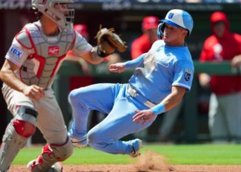 Royals shut down Phillies, halt skid and knot 3-game set
