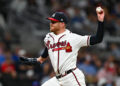 Royals sign veteran lefty Aaron Bummer