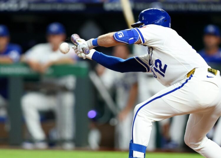 Royals walk off Giants with squeeze bunt in 4-3 win