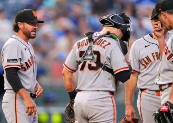 SF Giants drop fourth straight game, fall season-low 17 games below .500