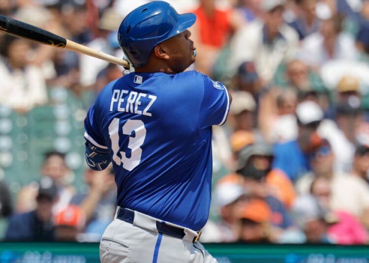Salvador Perez becomes the all-time Royals home run leader
