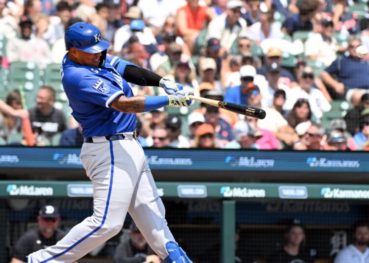Salvador Perez blasts his way to the top of Royals all-time home runs list