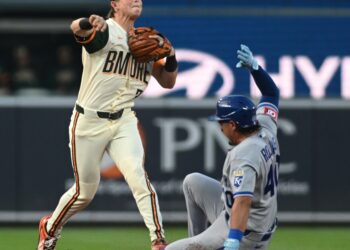 Samuel Basallo's 8th-inning homer lifts the Orioles to a 5-3 win over the Royals