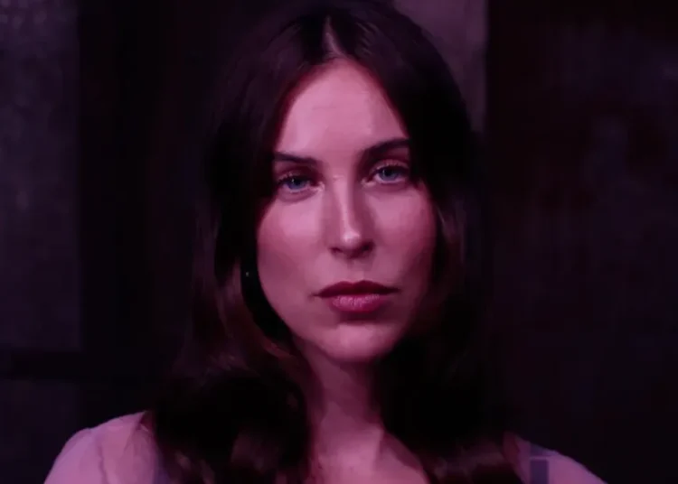 Scout Willis Majestically Moves On After a Breakup in New Song ‘Honey, I’