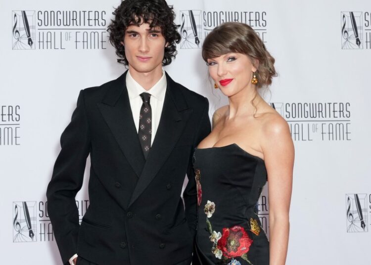 Sombr’s Taylor Swift Wedding Look: Kyosuke Kunimoto Suit