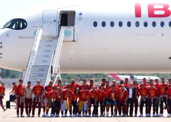 Spain’s World Cup champions head home for a royal welcome and a parade through Madrid