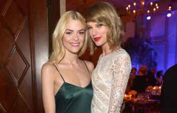 Jaime-King-and-Taylor-Swift-GettyImages-476055287