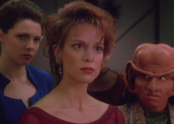 Leeta with aliens