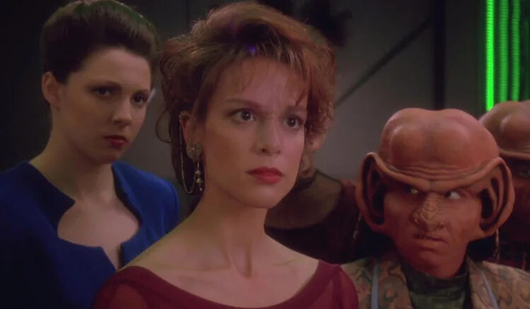 Leeta with aliens