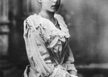 The Hesse Strawberry Leaf Tiara