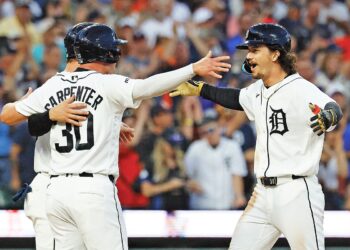 Tigers maintain second-half burst with winning rally against Royals