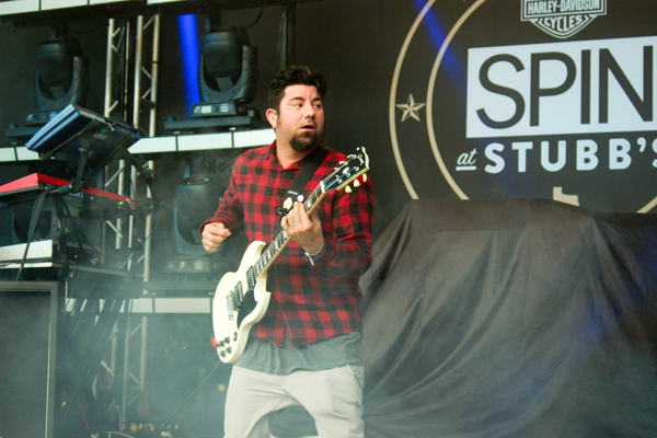 Tinfed Releases New Song With Chino Moreno "Dancergirl"