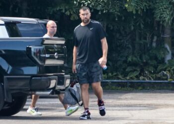 premium exclusive florida, fl travis kelce was seen returning to training in florida following his recent honeymoon, with taylor swift not accompanying him as the nfl star got back to work on the field pictured travis kelce backgrid usa 16 july 2026 usa 1 310 798 9111  usasalesbackgridcom uk 44 208 344 2007  uksalesbackgridcom uk clients  pictures containing children please pixelate face prior to publication