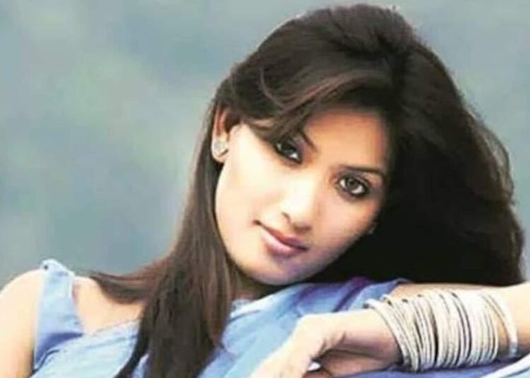 Two Actors, A Fake Film Offer, Then A Murder: It Began On Kareena Kapoor's Heroine Set