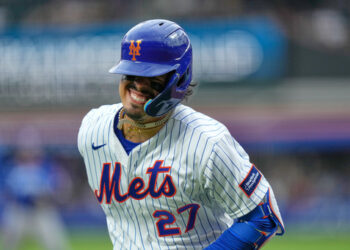 Vientos leaves Mets game vs. Royals after HBP on right hand