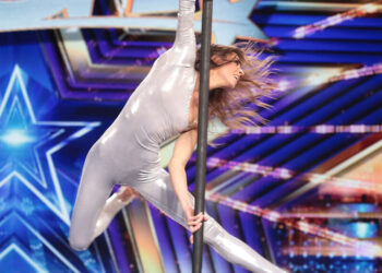 Veronika Goroshkova performing on the AGT stage.