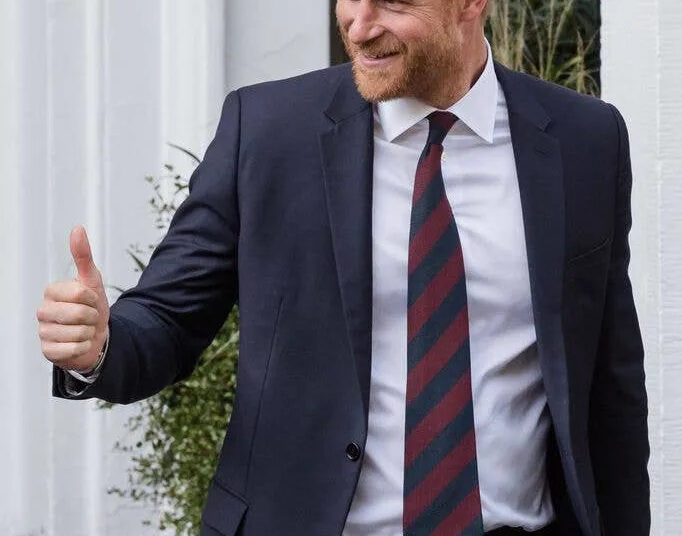 prince harry thumbs up