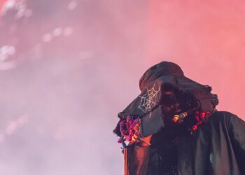 Young Thug Tells Store Manager To Turn Off His Song With Gunna