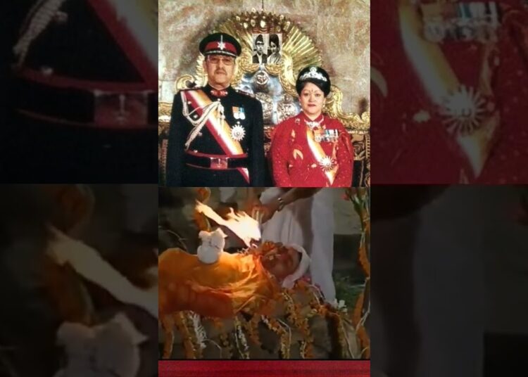 funeral realeza do Nepal