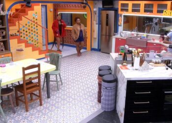 VITÓRIA STRADA JA VOLTOU A SER CAPACHO DE CAMILA!! Olha como ela está com as irmãs do Nordeste | BBB