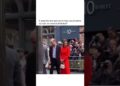 E esse homem que andou ao lado da realeza #funny #humour #memes #prank #parisfashionweek